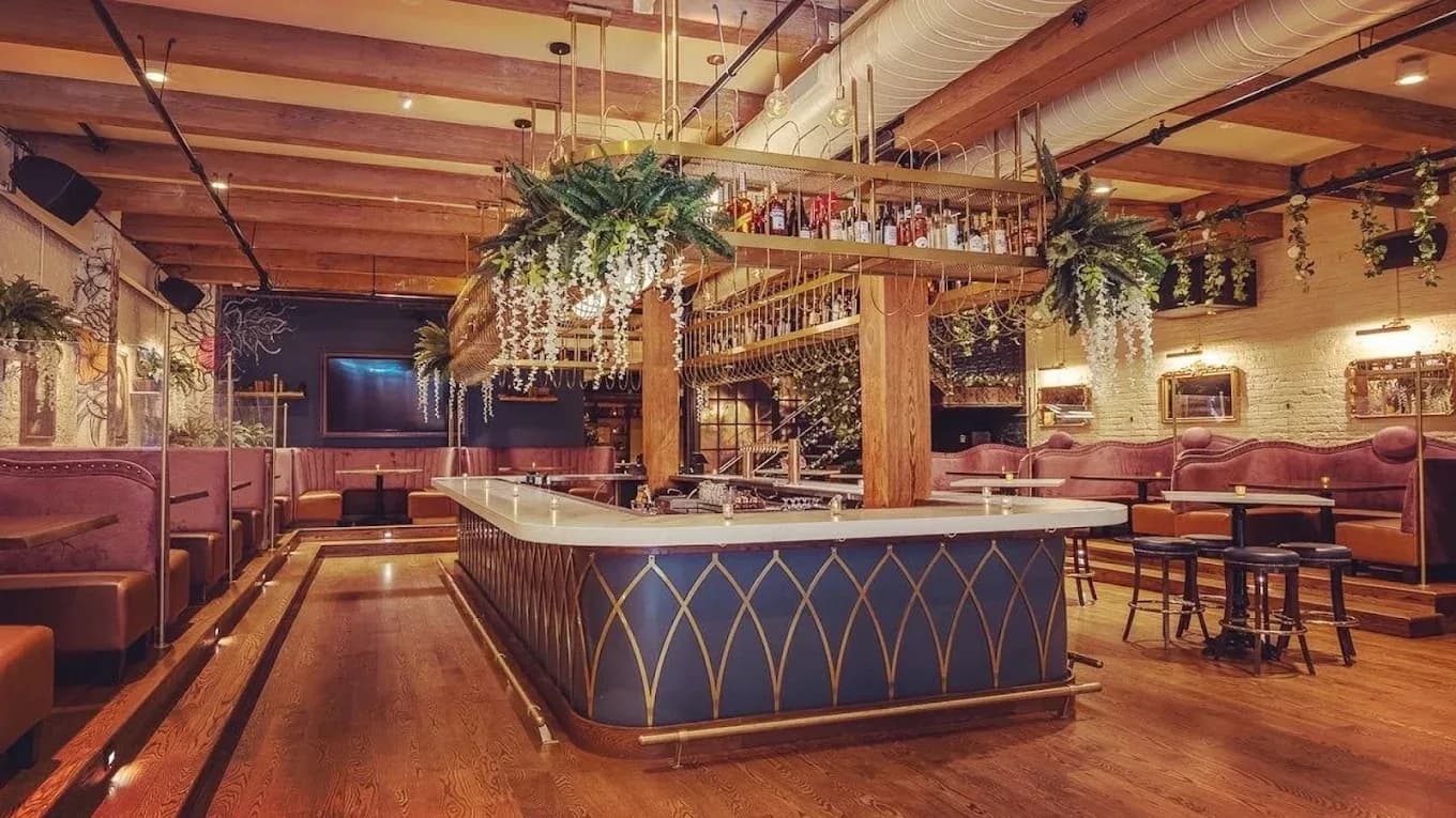 Blue Violet Cocktail Lounge at Hubbard Inn