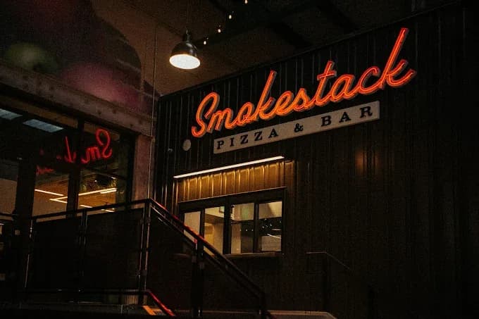 Smokestack Pizza & Bar at Padel Plant