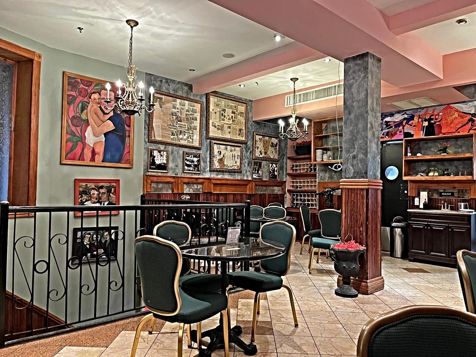 The Sweet Dreams Café & Trattoria Settembrini at The Historic Blue Moon Hotel